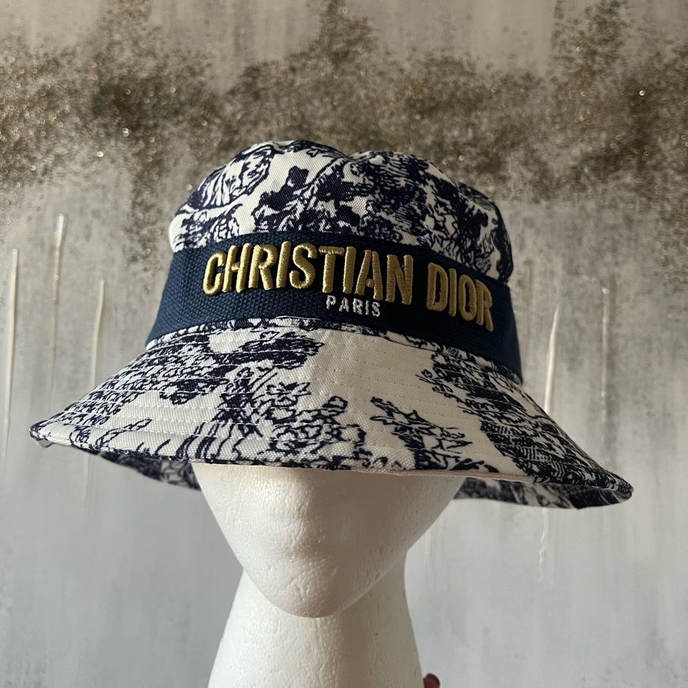 Woman’s bucket hat